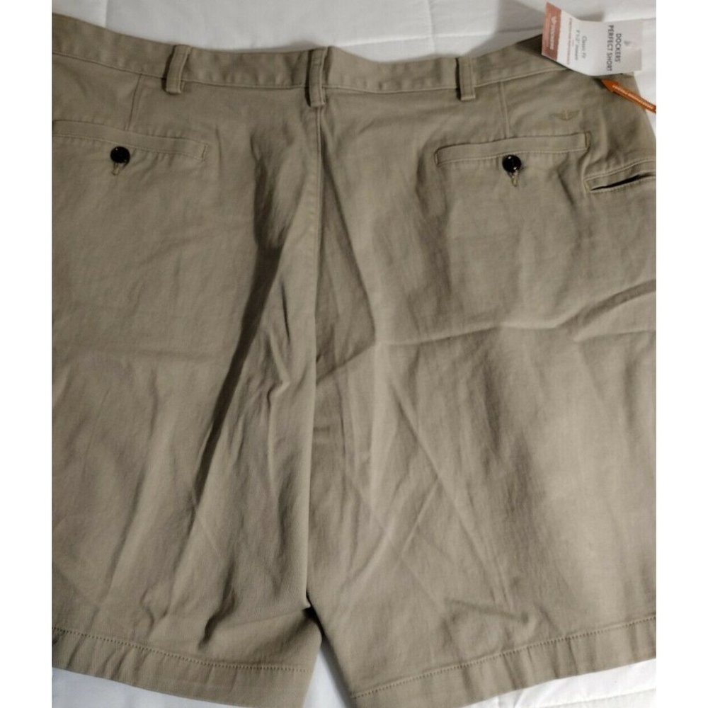Dockers Perfect Classic Fit 9.5 Inch Inseam Short New Tags Men- Khaki 44